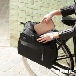 Basil Noir Stuurtas - Enkele Fietstas - Zwart - 17 Liter -Volare Shop 1200x1200 140