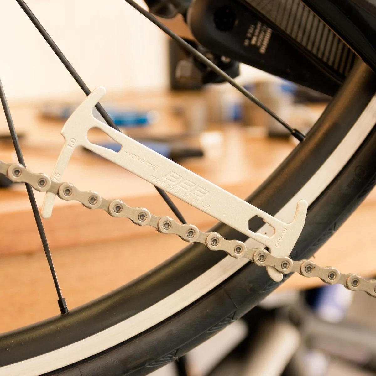 BBB Cycling Chainchecker - Multitool - Voor Slijtage Van Je Fietsketting - Met Geïntegreerde Kettinghaak - BTL-125 4 BBB Cycling Chainchecker - Multitool - Voor Slijtage Van Je Fietsketting - Met Geïntegreerde Kettinghaak - BTL-125 - Afbeelding 2