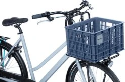 Basil Fietskrat M - Medium - 29.5 Liter - Blauw -Volare Shop 1200x792