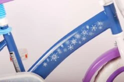Volare Disney Frozen Kinderfiets - Meiden - 12 Inch - Blauw Paars - Doortrapsysteem 27 Volare Disney Frozen Kinderfiets - Meiden - 12 Inch - Blauw Paars - Doortrapsysteem -Volare Shop 1200x797 10
