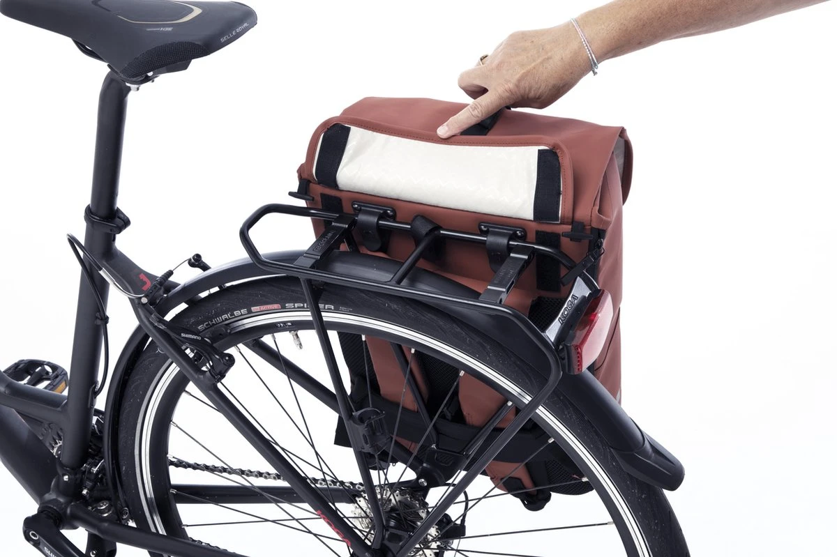 New Looxs Odense Backpack Fietsrugzak - 15 Inch Laptopvak - 18 Liter - Roestbruin 6 New Looxs Odense Backpack Fietsrugzak - 15 Inch Laptopvak - 18 Liter - Roestbruin - Afbeelding 4