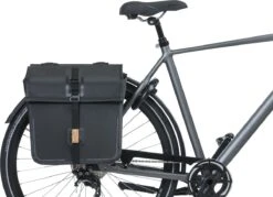 Basil Urban Dry Dubbele Fietstas - Zwart - 50 Liter 18 Basil Urban Dry Dubbele Fietstas - Zwart - 50 Liter -Volare Shop 1200x871