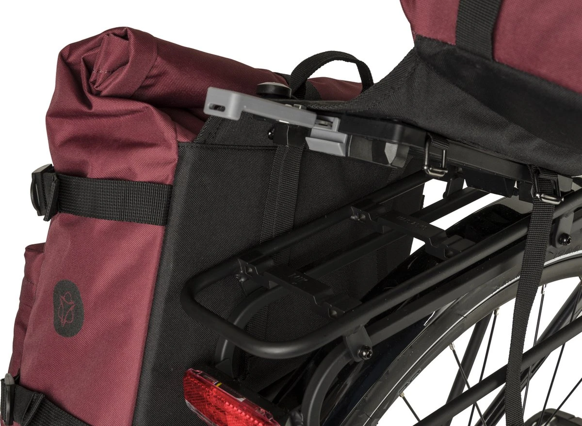 AGU Trend H2O Roll-Top Dubbele Fietstas Urban Rood - 28 L 11 AGU Trend H2O Roll-Top Dubbele Fietstas Urban Rood - 28 L - Afbeelding 9