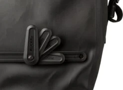 AGU Tech Enkele Fietstas Shelter - Zwart - 21 L - Waterdicht - KLICKfix Module Rail 19 AGU Tech Enkele Fietstas Shelter - Zwart - 21 L - Waterdicht - KLICKfix Module Rail -Volare Shop 1200x882 1