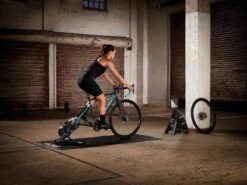 Wahoo Fitness Fiestraineraccessoire Wahoo KICKR HEADWIND - Zwart -Volare Shop 1200x899 12