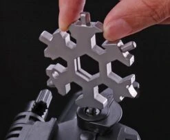 Merkloos VADERDAG TIP18-in-1 Multi Tool |Sneeuwvlok Sleutelhanger| Moersleutel | Draagbare Universele Tool |Schroevendraaier | Cadeau Tip | Vaderdag Cadeau | Vaderdag -Volare Shop 1200x990 3