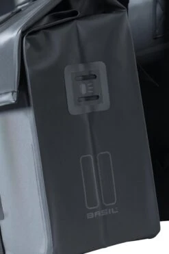 Basil Urban Dry Dubbele Fietstas - Zwart - 50 Liter 21 Basil Urban Dry Dubbele Fietstas - Zwart - 50 Liter -Volare Shop 800x1200 5